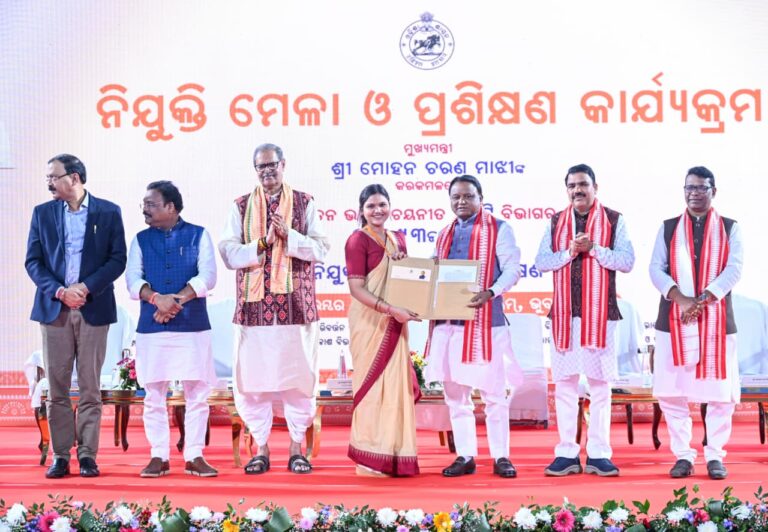 ୭୨୯୩ ଜଣଙ୍କୁ ନିଯୁକ୍ତି ପତ୍ର ପ୍ରଦାନ କଲେ ମୁଖ୍ୟମନ୍ତ୍ରୀ